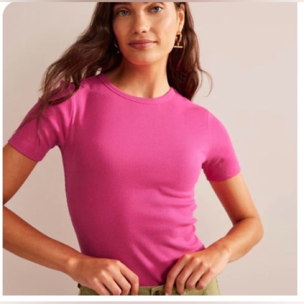 Boden Short Sleeve Crewneck Tee in Hot Pink